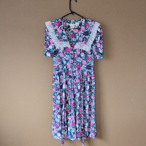 Vintage Vibrant Floral Dress by Atmosphere